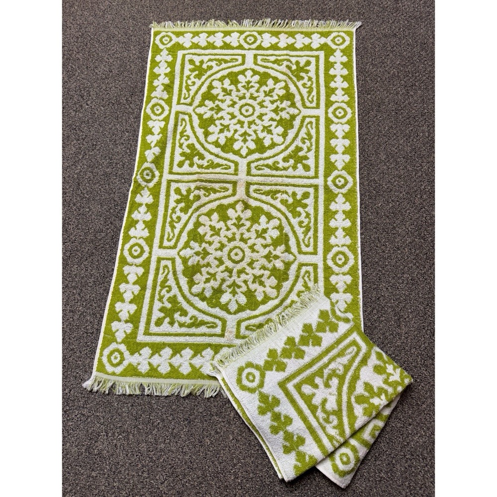 Vintage Fashion Manor Bath Towels Decorator Set of 2 Avocado Green Fringe MCM
